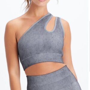 Fabletics Set Christa Asymmetric Sports Bra and Leggings Raincloud Set
